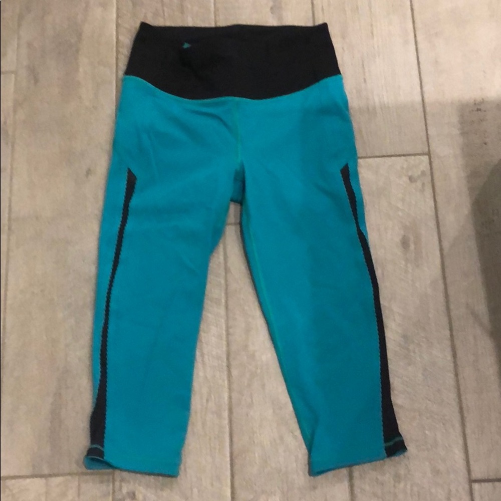 Lululemon athletics size 4 crop